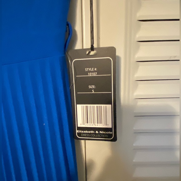 Elizabeth and Nicole Dress - Picture 3 of 3